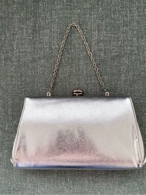 Vintage Metallic Silver Chain-Handle Evening Clutch
